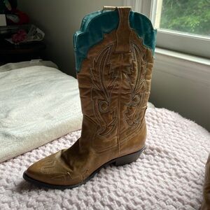 Coconuts Women’s Boots Tan with Turquoise Size 8